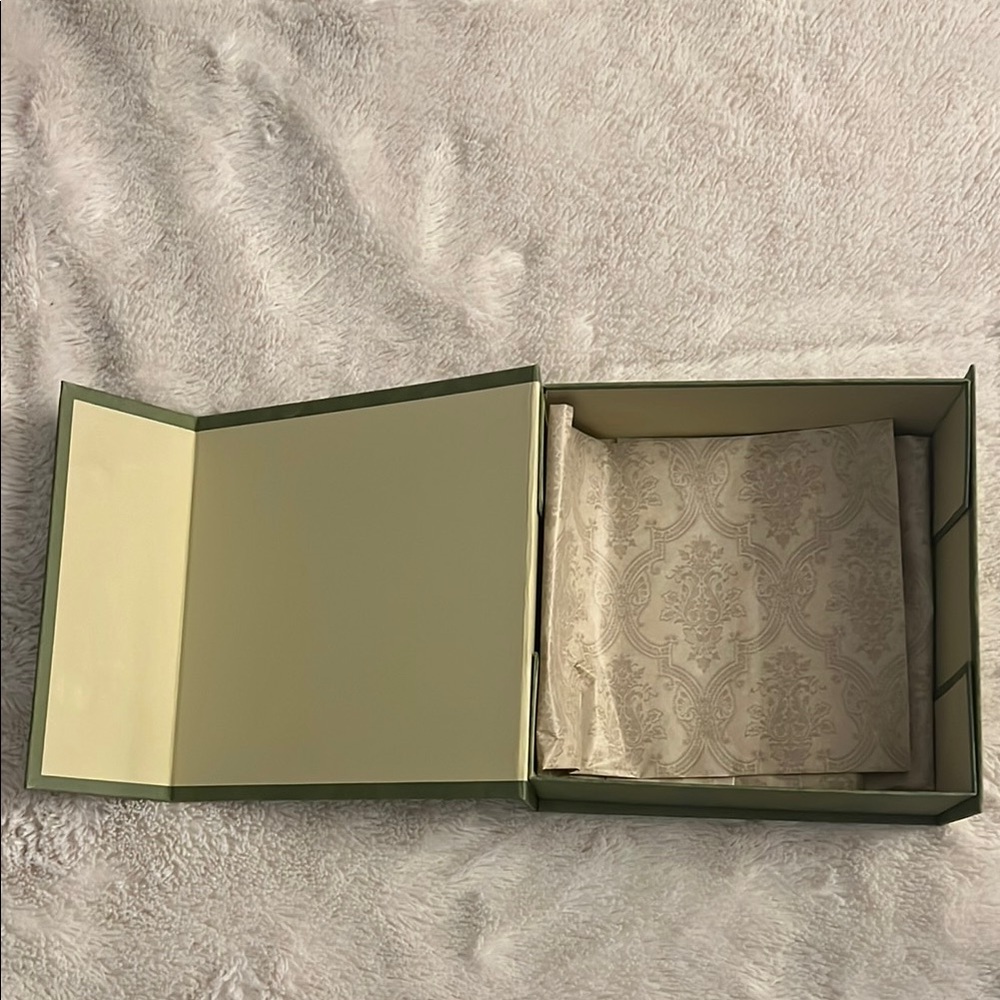 Gucci Green Patterned Magnetic Box - Picture 2 of 7